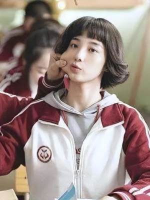 暗戀了三年的校霸，被我揍了