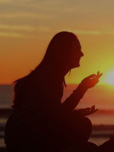 離婚后，他仍想控制她。