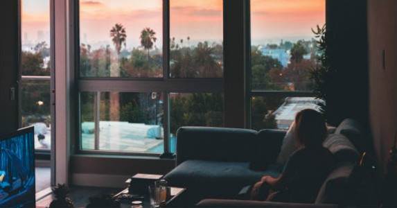 迷上美女主播的男人