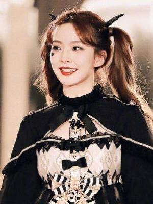 被戀愛腦小花背刺後，我重生了