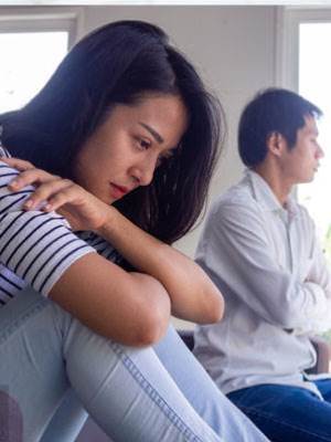 妻子不同意給小叔子買房，丈夫住院發現卡里余額不足：我真的錯了