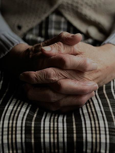 不想贍養癡呆婆婆，我聯系養老院，老公甩出離婚協議我傻眼