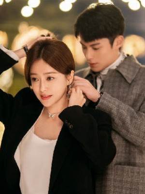 她扣回了解開的扣子