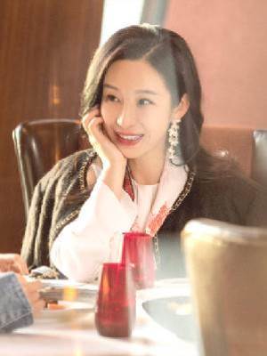 穿成假千金她媽