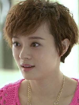 兒媳婦跳黑燈舞，還整容、打舌釘，生活奢靡無度，我實在無法容忍了！