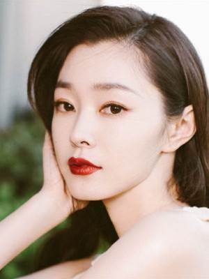 我是最佳員工，老板娘卻認為我是小.三，直到看見我身邊的男人，她差點瞪掉眼珠子