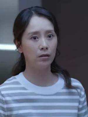 他拍下了她和那個老男人的親密照