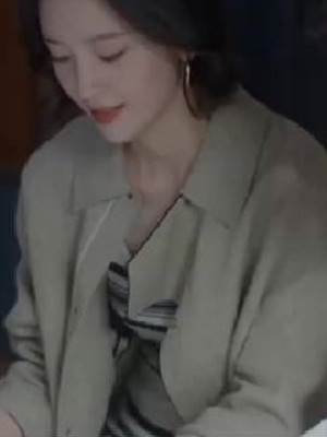 她震驚于他那不管不顧的喘息