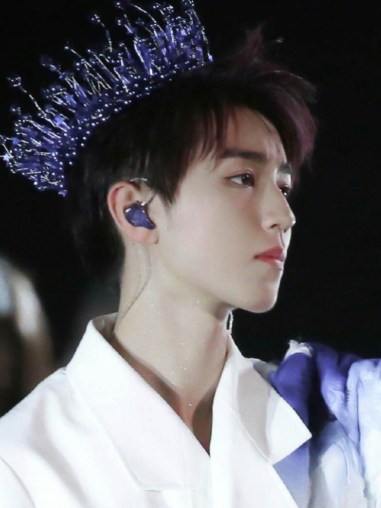 校霸，給我蹭蹭好運唄